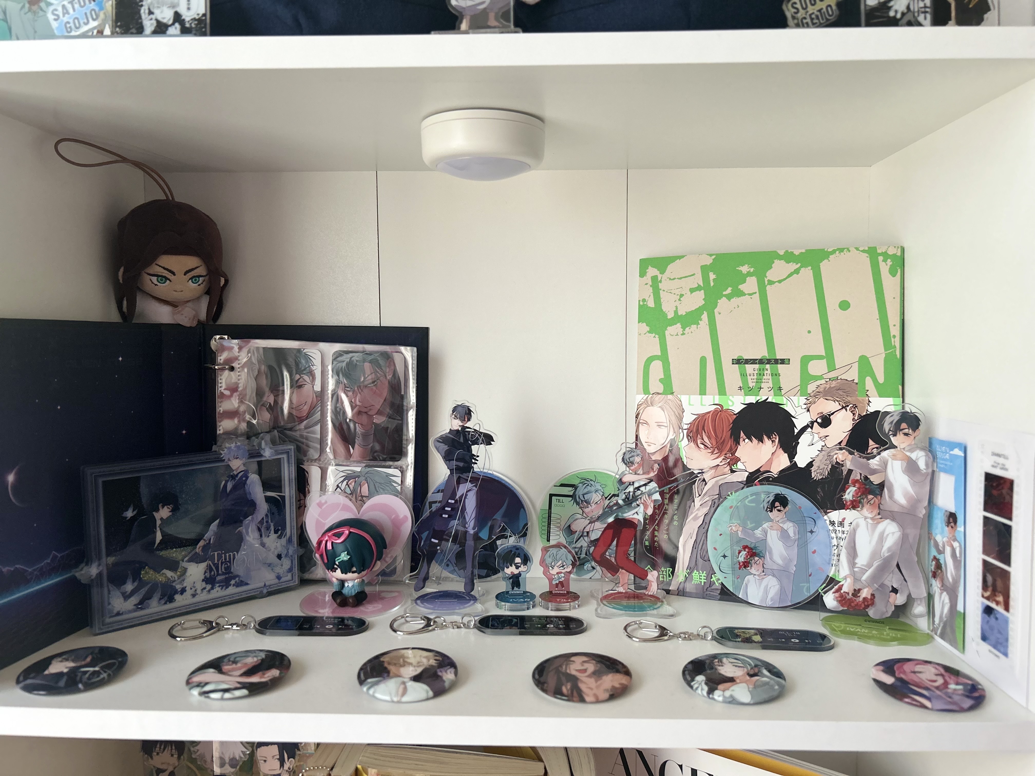 alien stage & geto merch! by Cece - OneMall