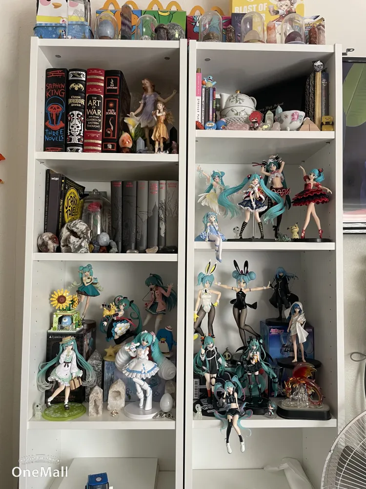 Perfect Condition Hatsune Miku’s by Noe - OneMall