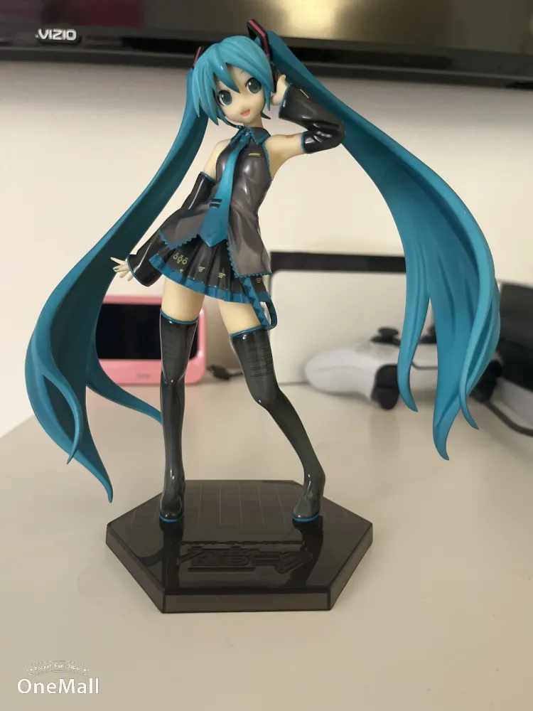 Hatsune Miku figs by Chandi - OneMall