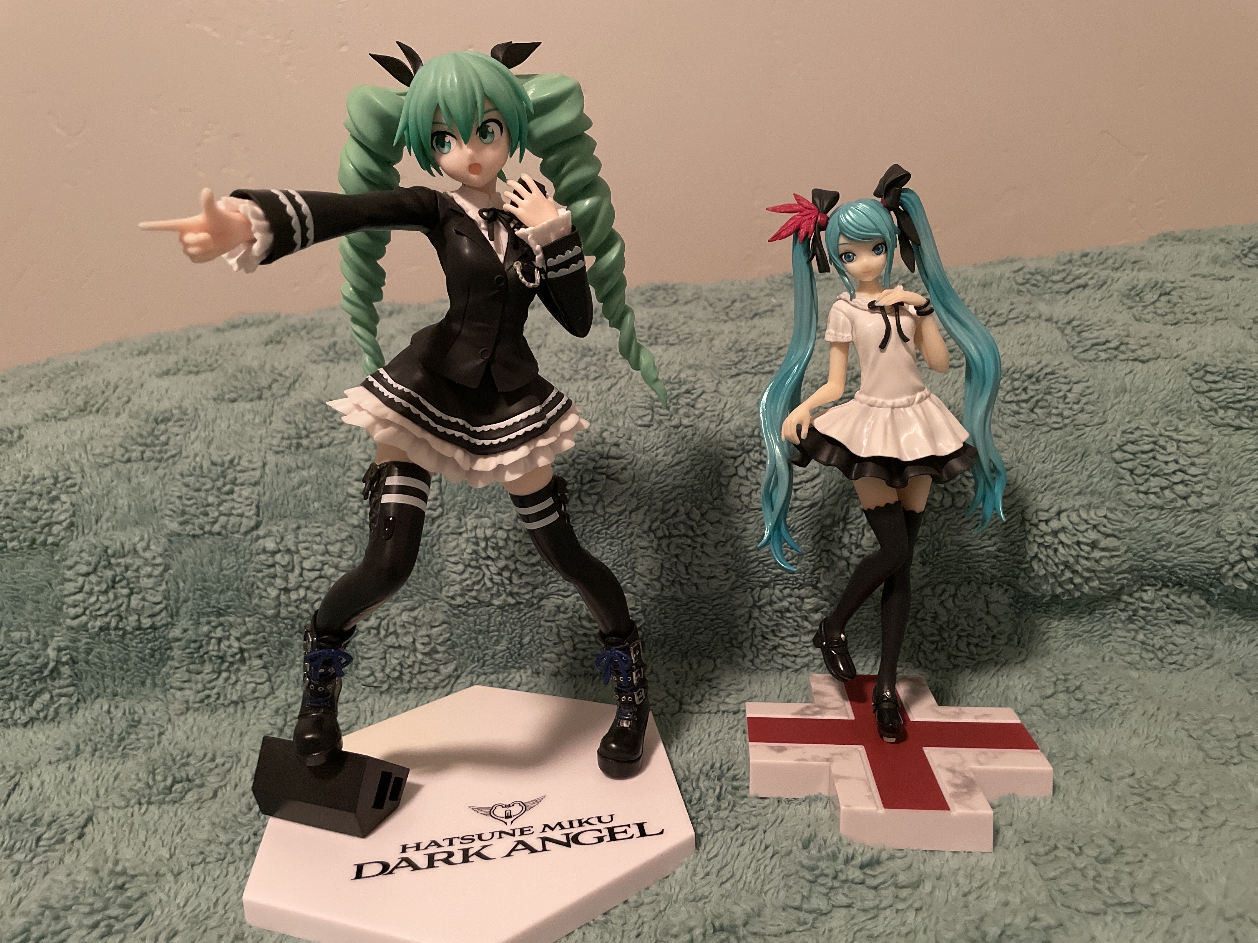Amazing figures, perfect condition by 様 - OneMall