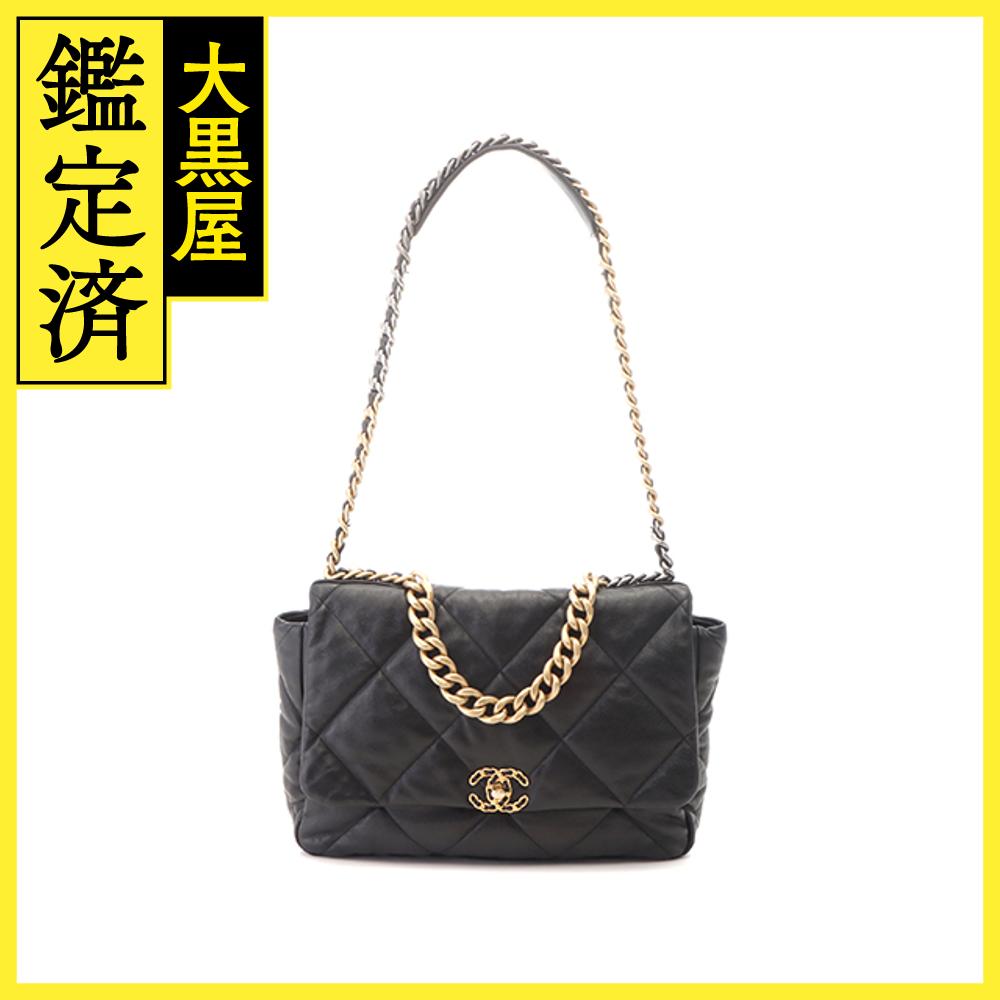 CHANEL 19 Maxi Handbag - Chain Shoulder Bag, Shiny Lambskin